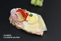 chlebicek_s_vlasskym_salatem